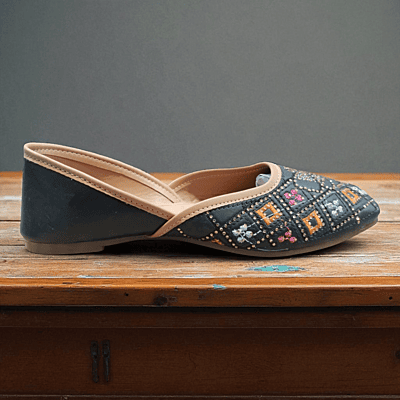Black Embroidered Ethnic Punjabu Jutti